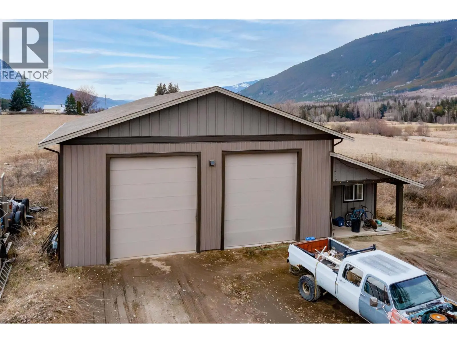 5311 30 Avenue Nw. Salmon Arm, British Columbia