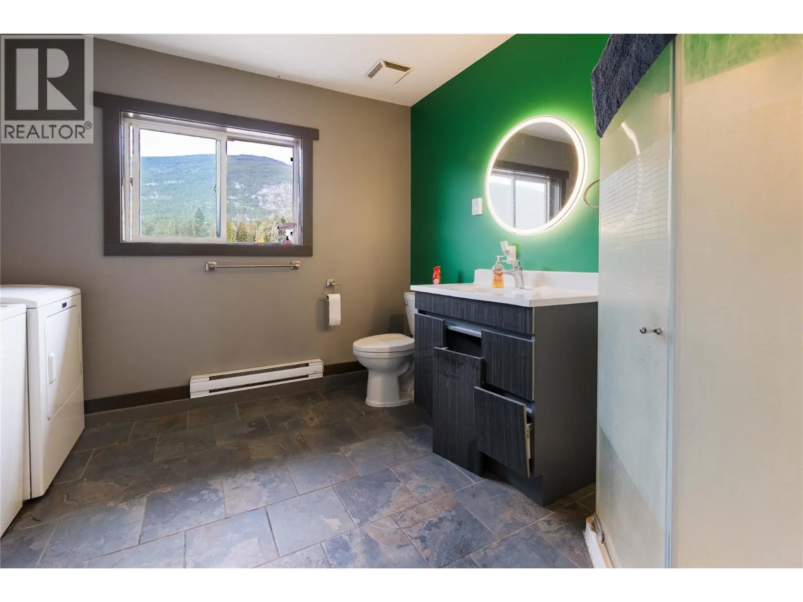 5311 30 Avenue Nw. Salmon Arm, British Columbia