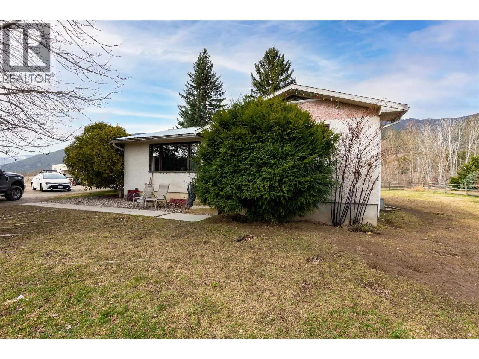 5311 30 Avenue Nw. Salmon Arm, British Columbia