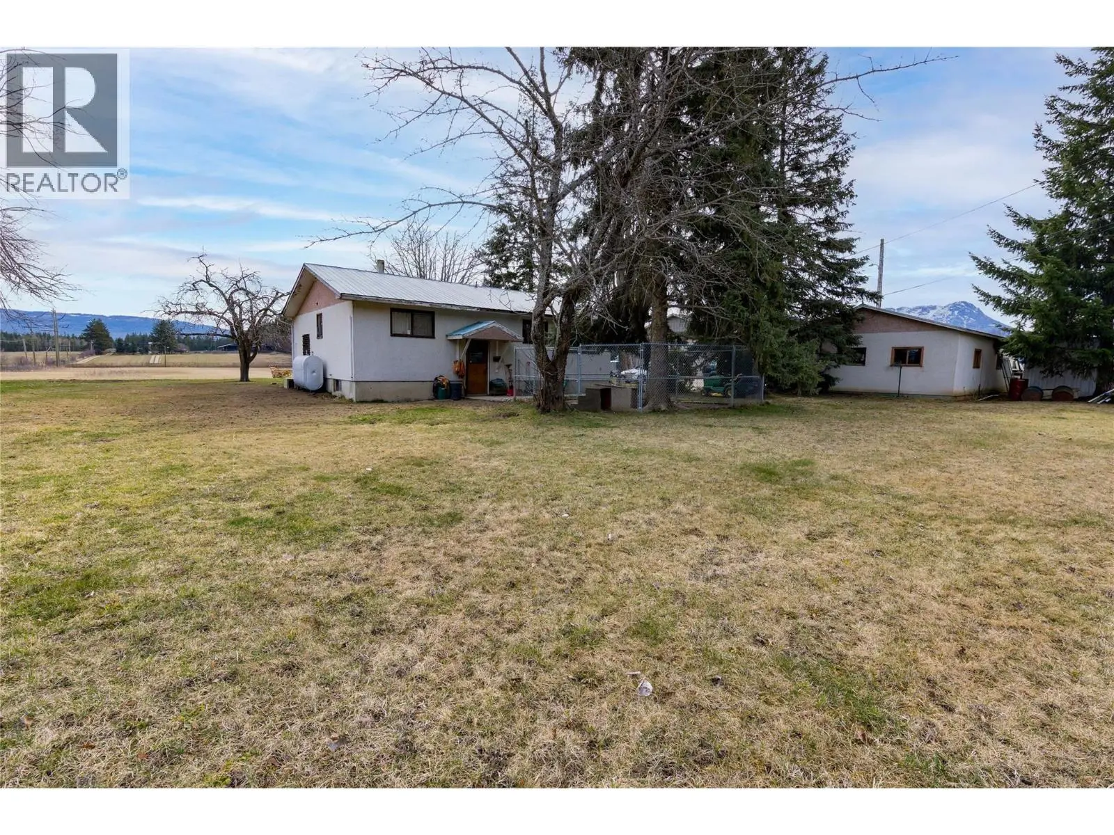 5311 30 Avenue Nw. Salmon Arm, British Columbia