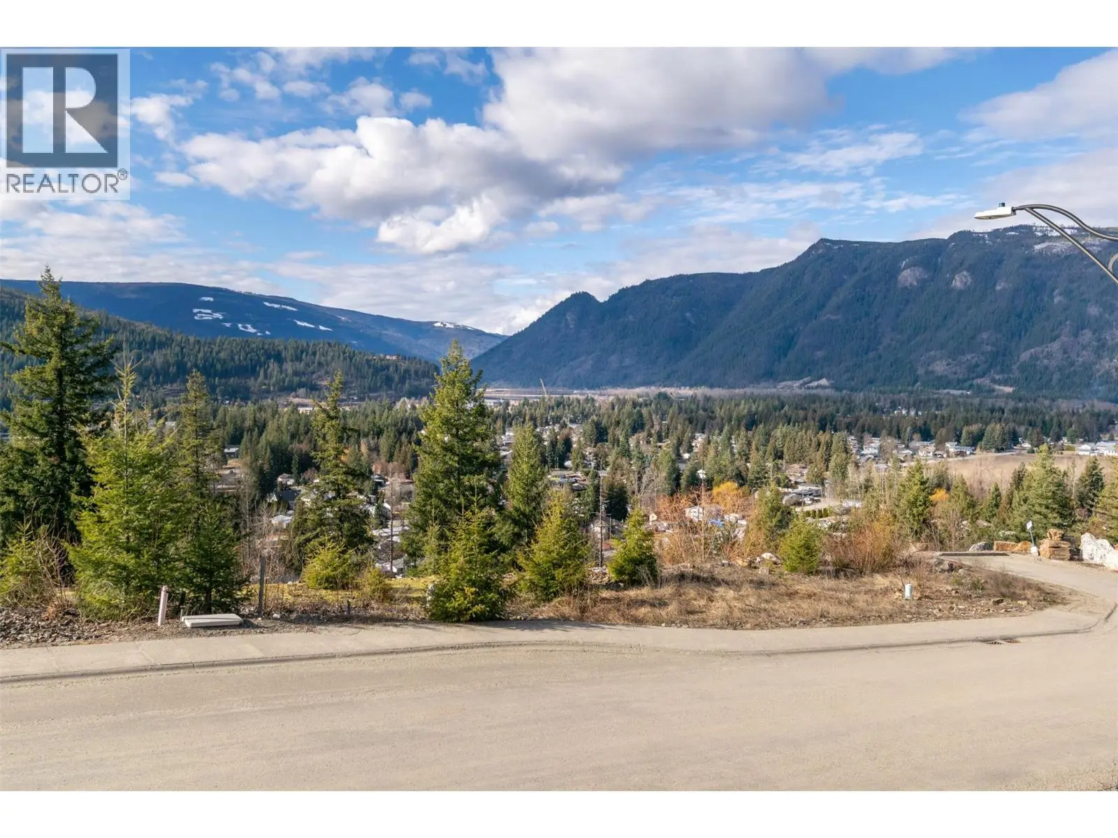 282 Bayview Drive. Sicamous, British Columbia