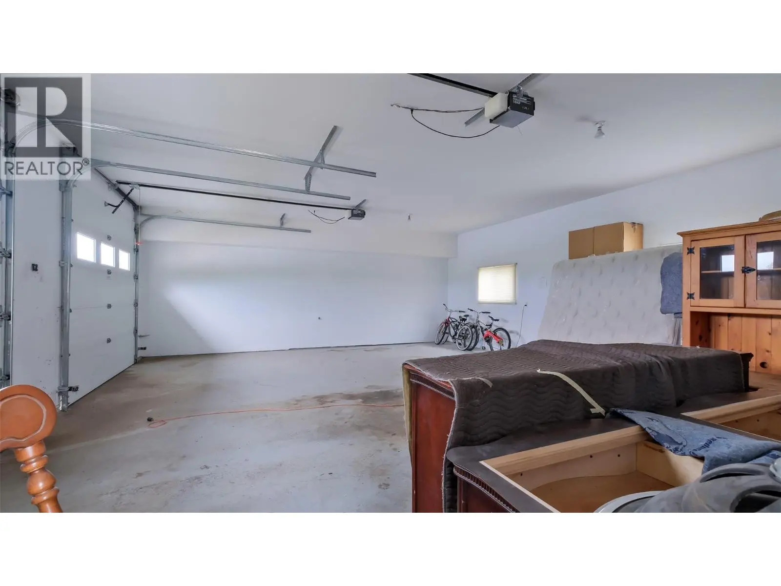 5711 White Street. Summerland, British Columbia