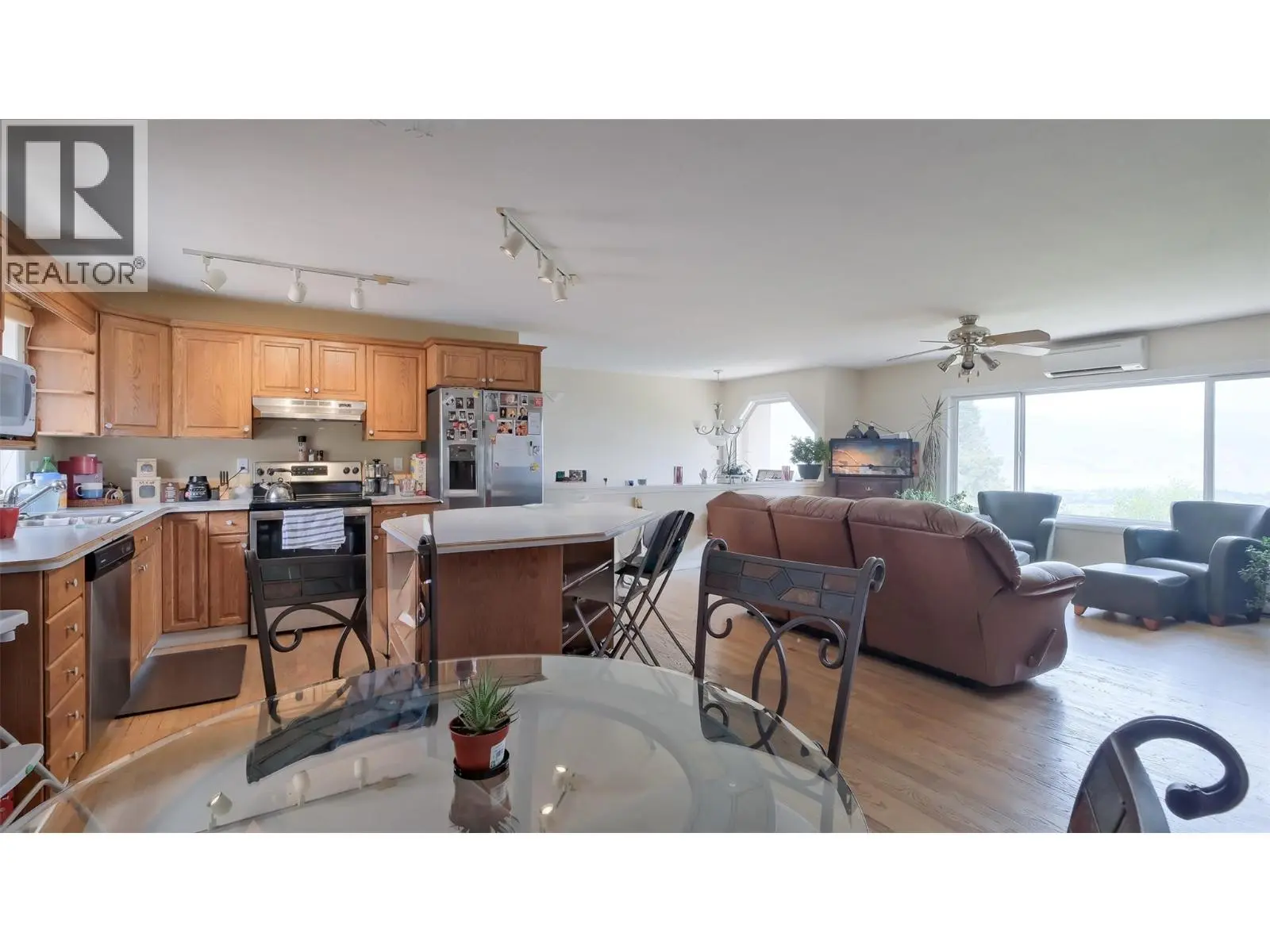5711 White Street. Summerland, British Columbia