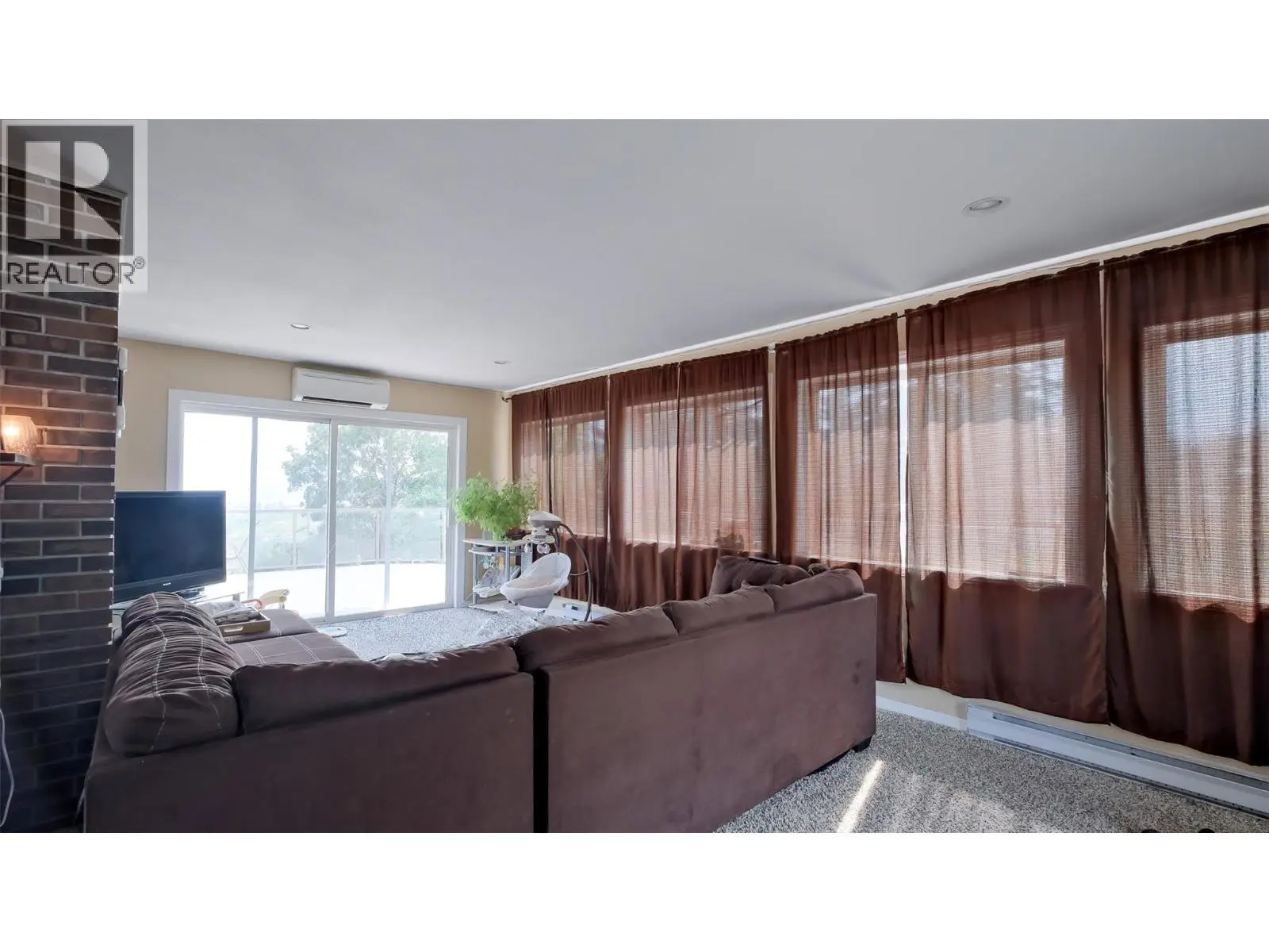 5711 White Street. Summerland, British Columbia