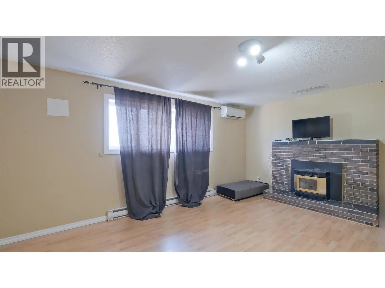 5711 White Street. Summerland, British Columbia