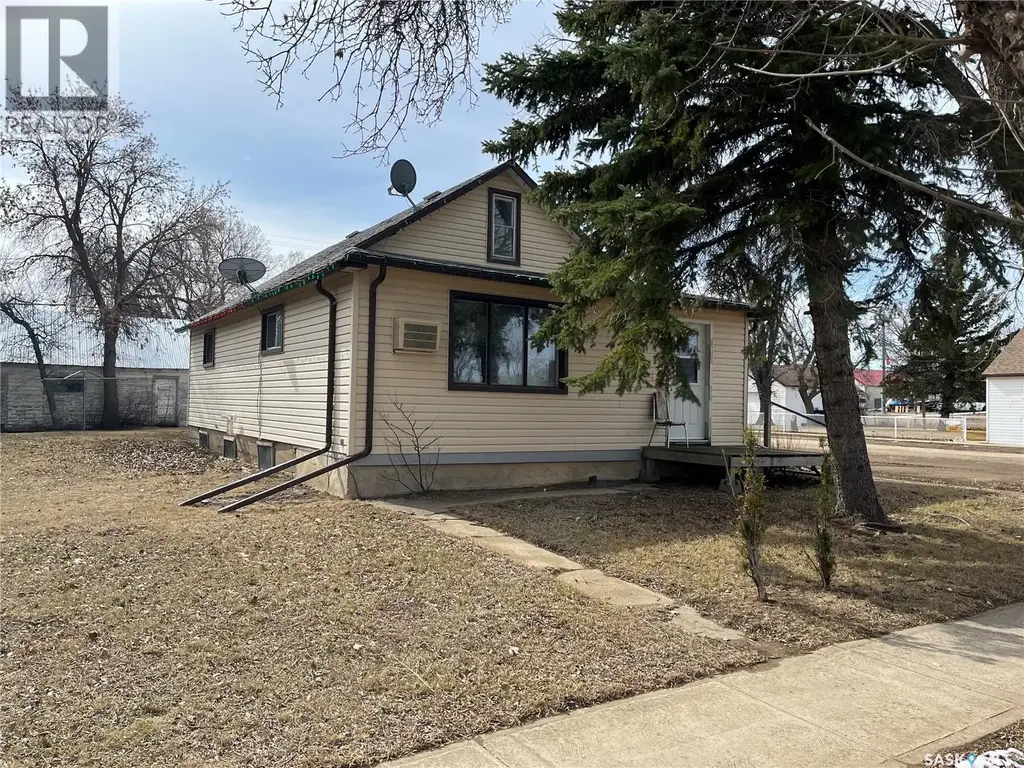 101 2nd Avenue E, Lafleche