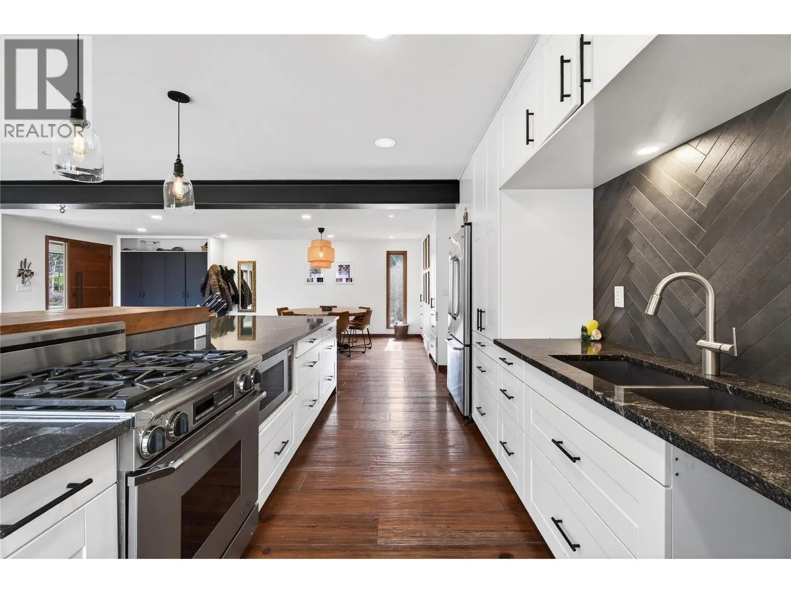 1040 Old Auto Road Se. Salmon Arm, British Columbia