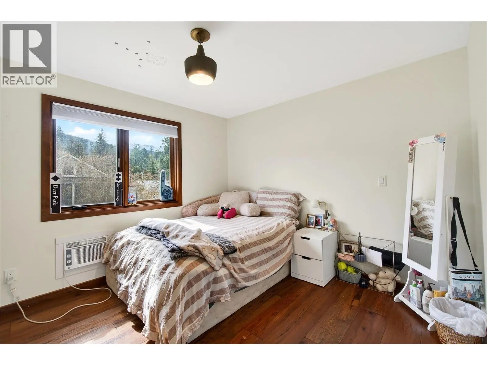 1040 Old Auto Road Se. Salmon Arm, British Columbia