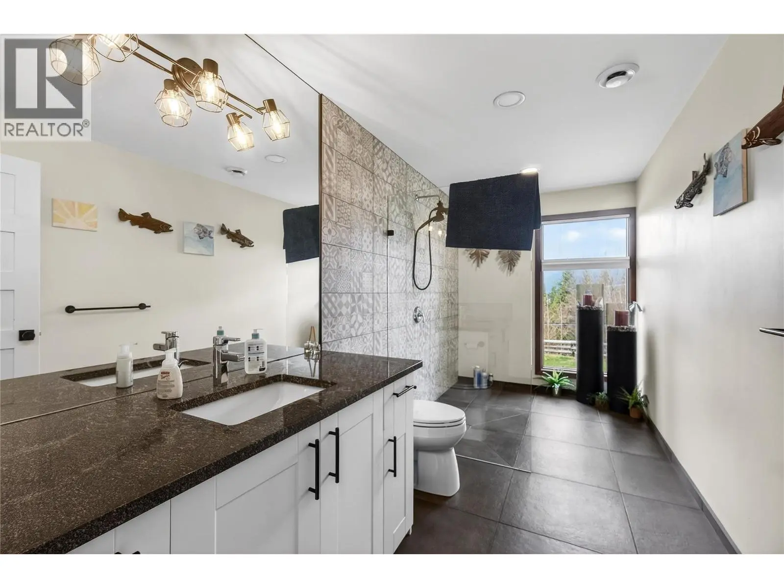 1040 Old Auto Road Se. Salmon Arm, British Columbia