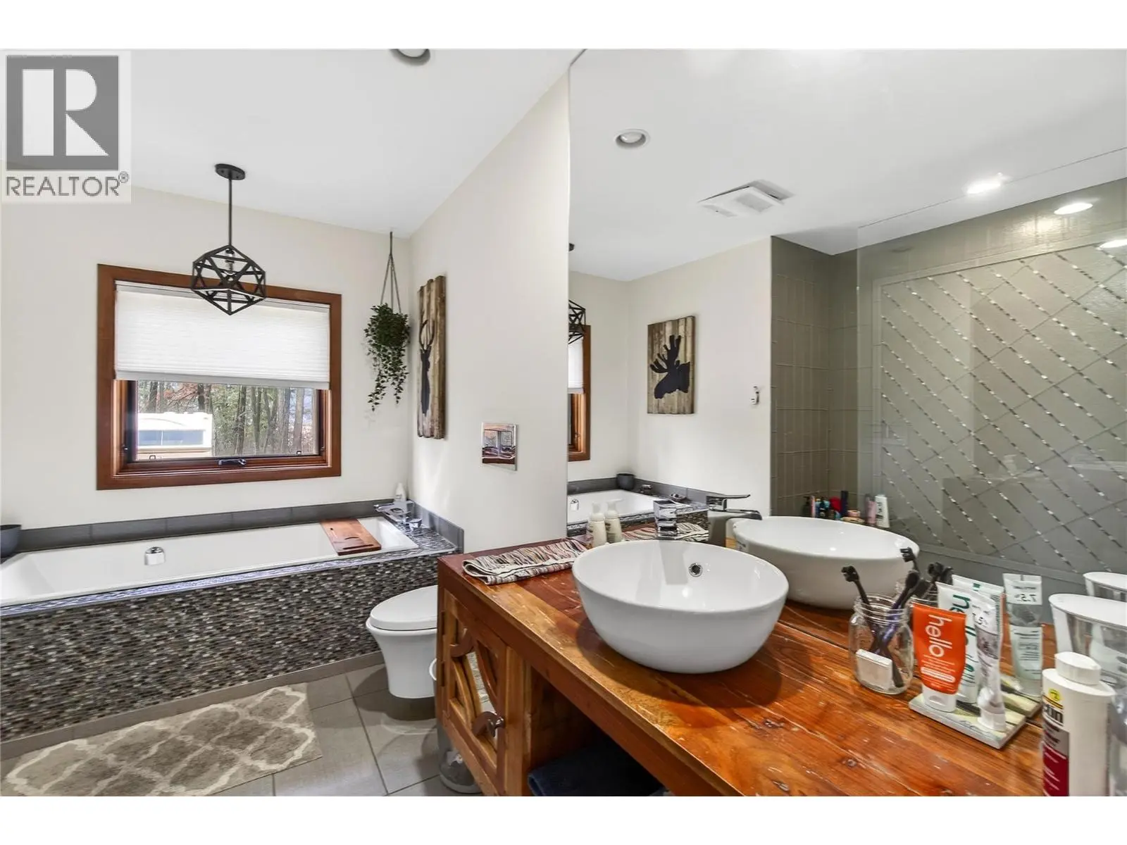 1040 Old Auto Road Se. Salmon Arm, British Columbia