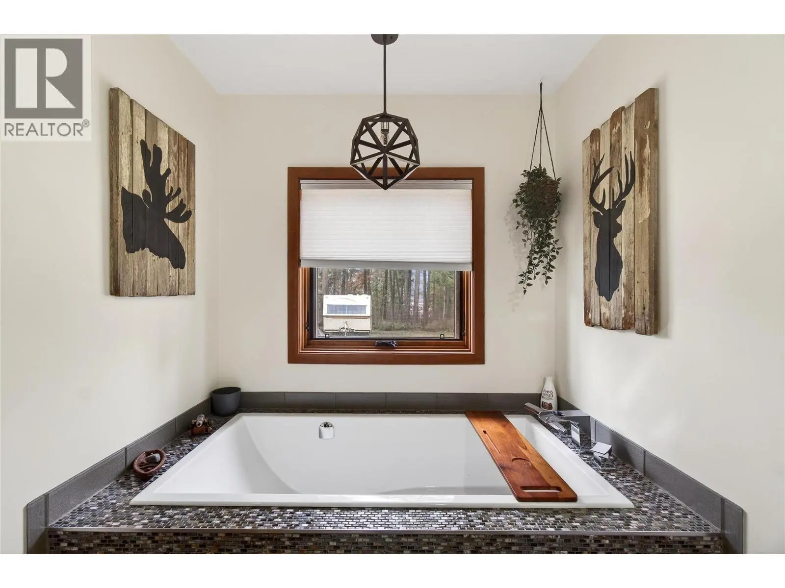 1040 Old Auto Road Se. Salmon Arm, British Columbia
