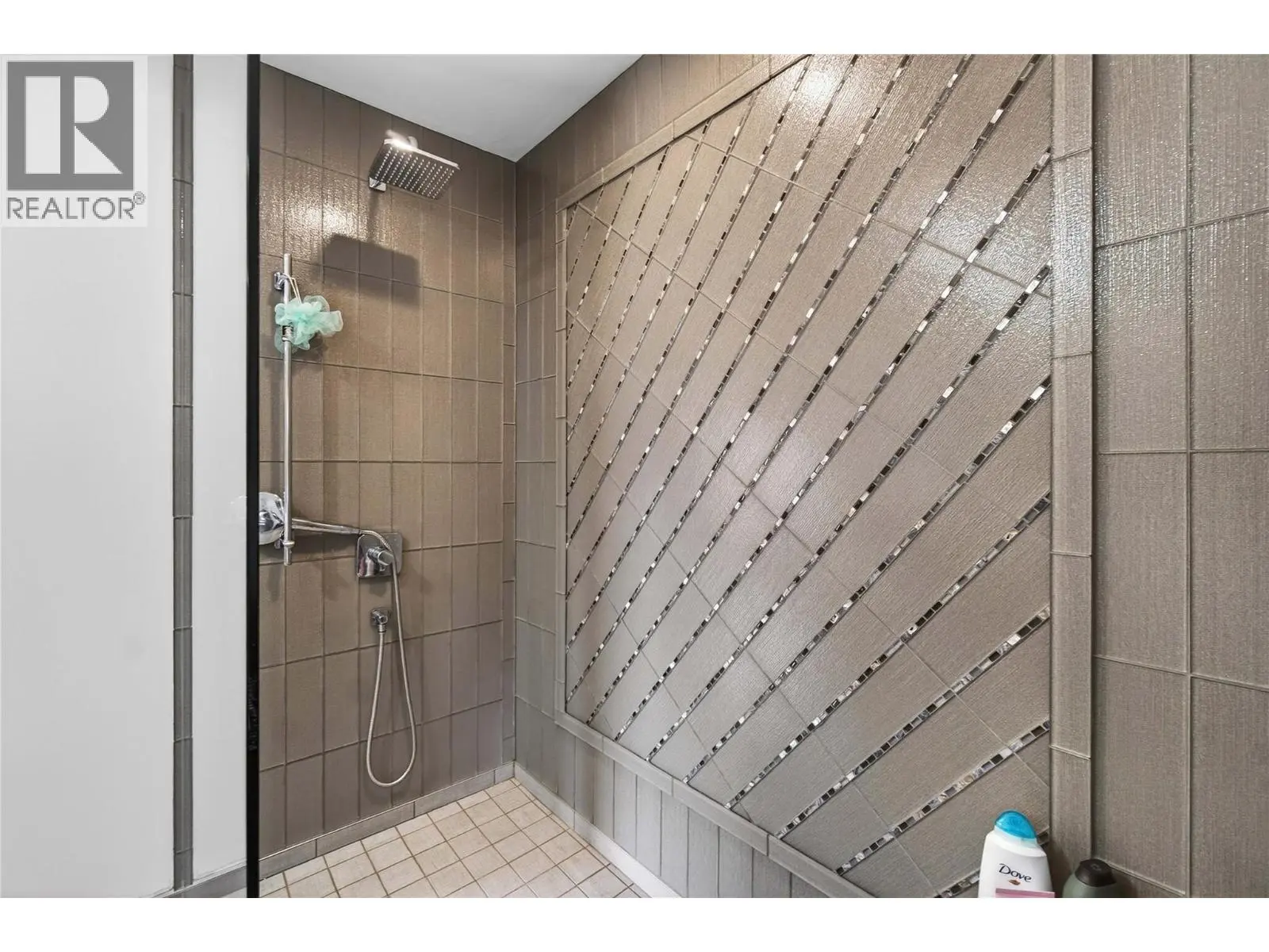 1040 Old Auto Road Se. Salmon Arm, British Columbia