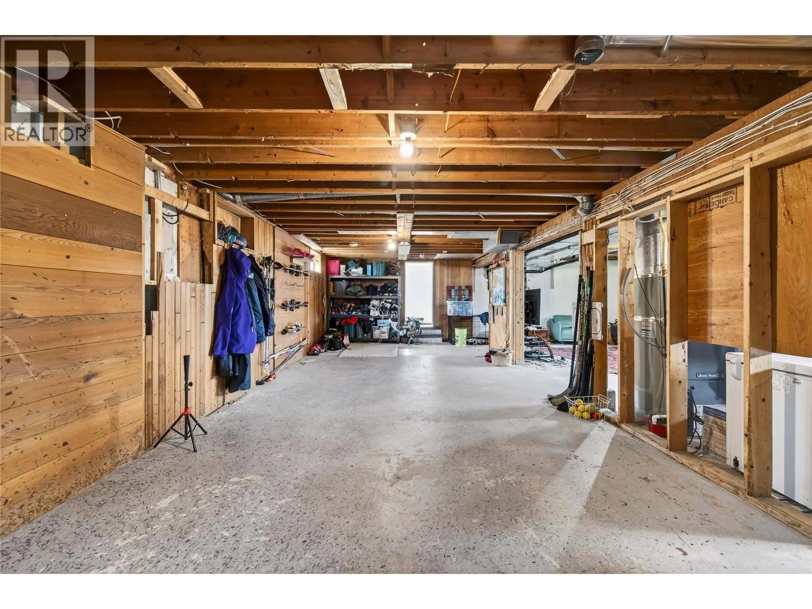 1040 Old Auto Road Se. Salmon Arm, British Columbia