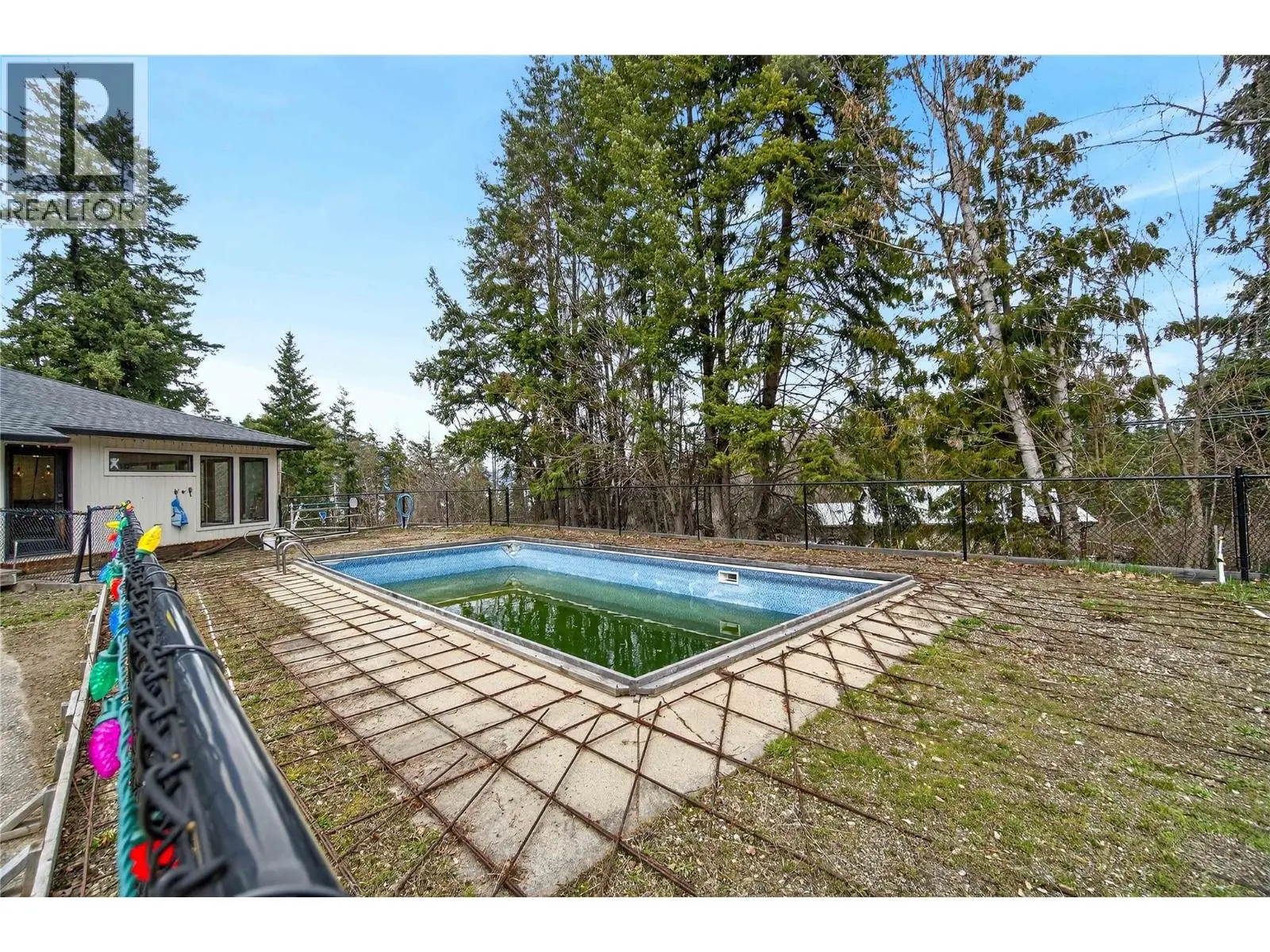 1040 Old Auto Road Se. Salmon Arm, British Columbia