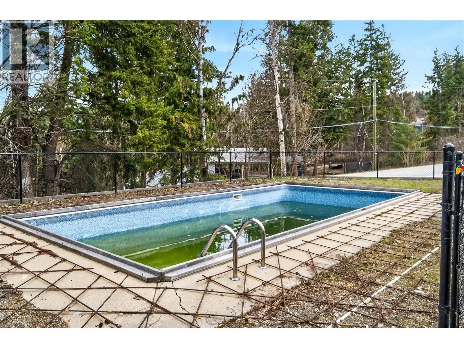1040 Old Auto Road Se. Salmon Arm, British Columbia