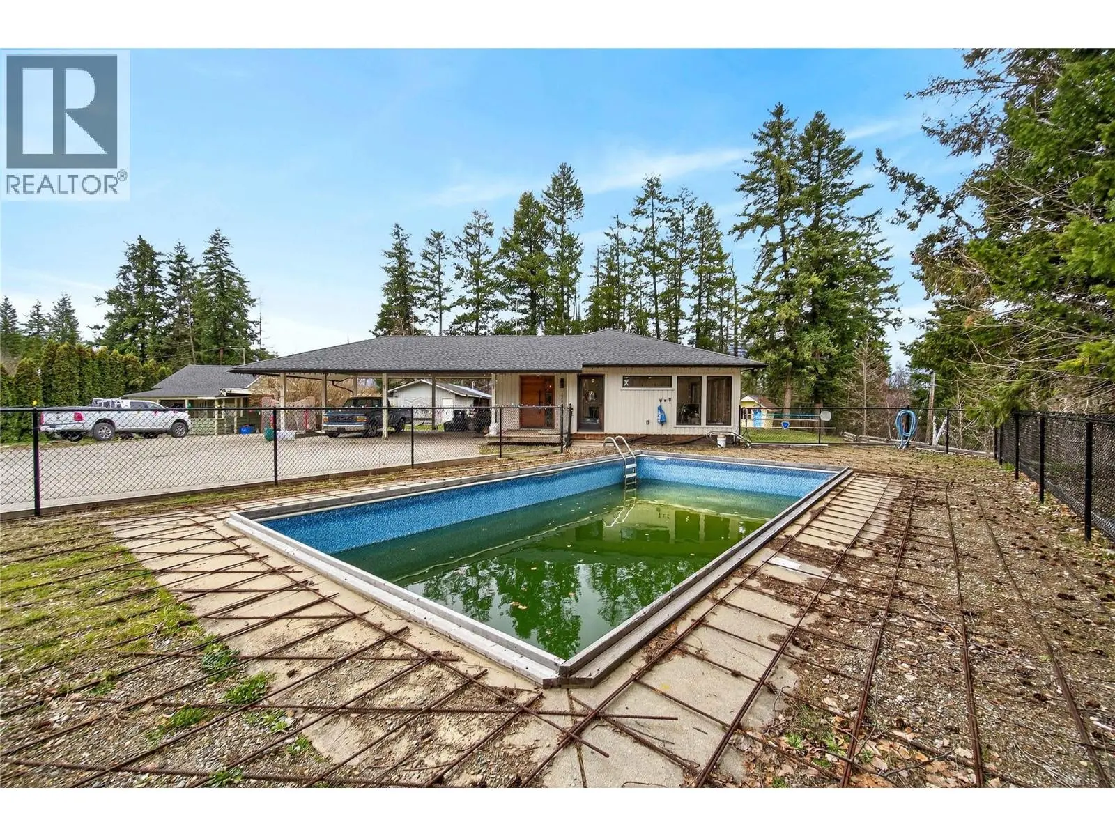1040 Old Auto Road Se. Salmon Arm, British Columbia