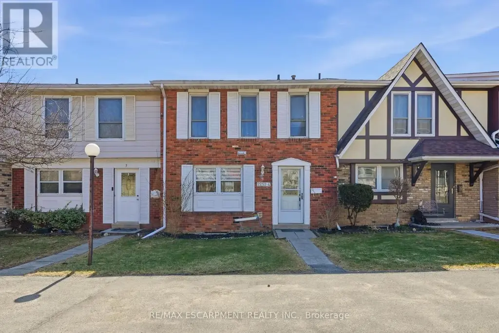 4 - 2252 Upper Middle Road, Burlington (Brant Hills)