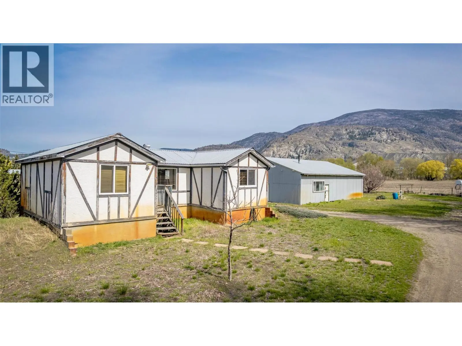 7231 Island Road. Oliver, British Columbia