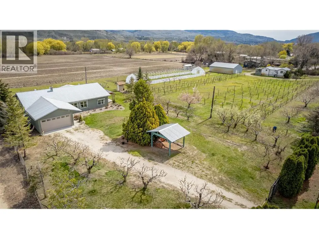 7231 Island Road, Oliver