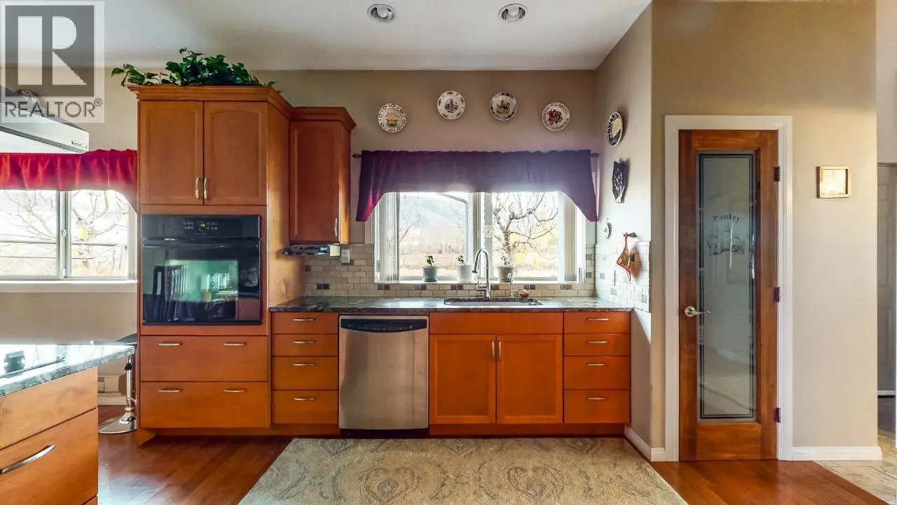 7231 Island Road. Oliver, British Columbia
