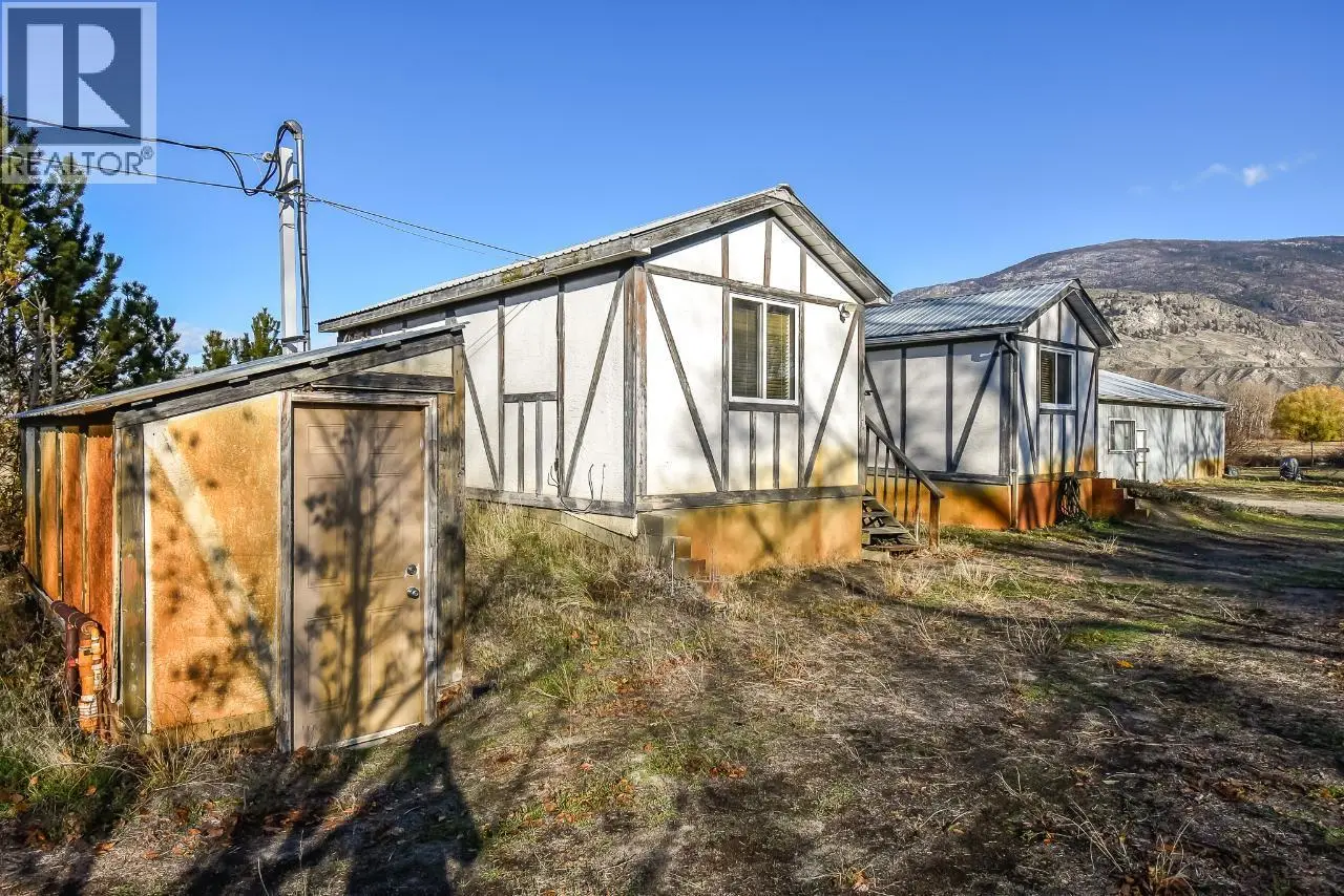 7231 Island Road. Oliver, British Columbia