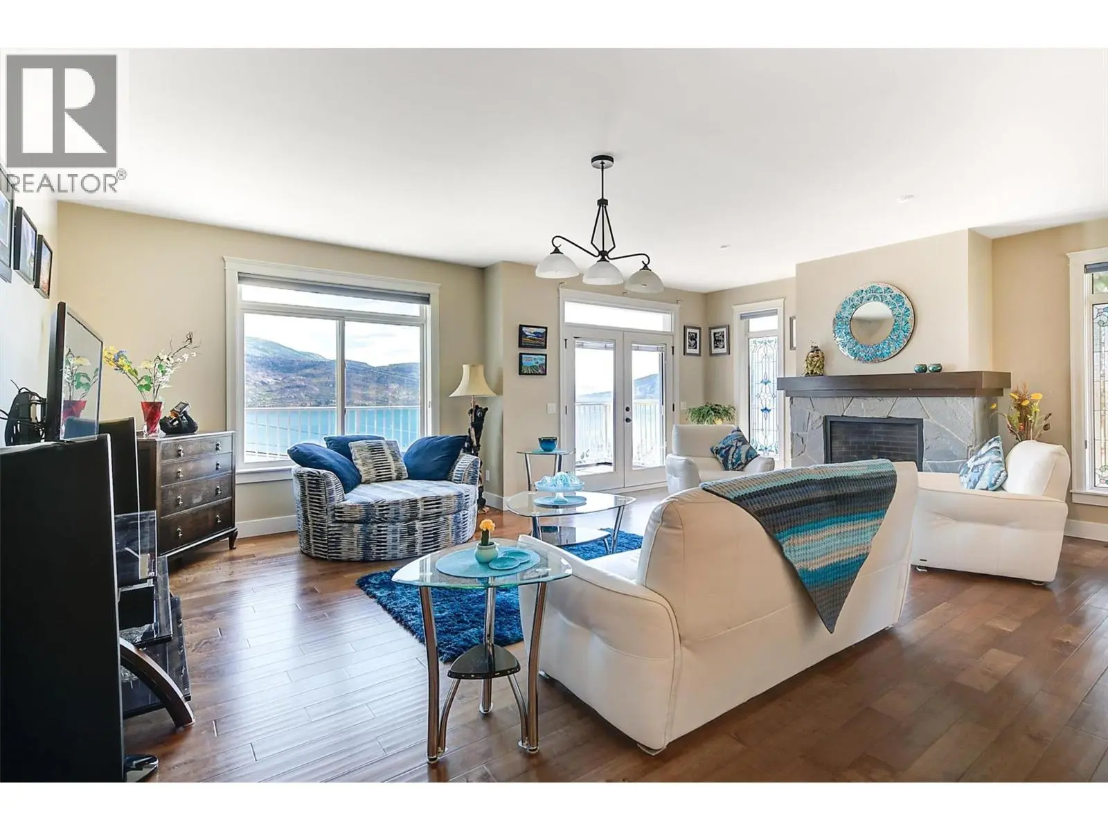 6148 Lipsett Avenue. Peachland, British Columbia