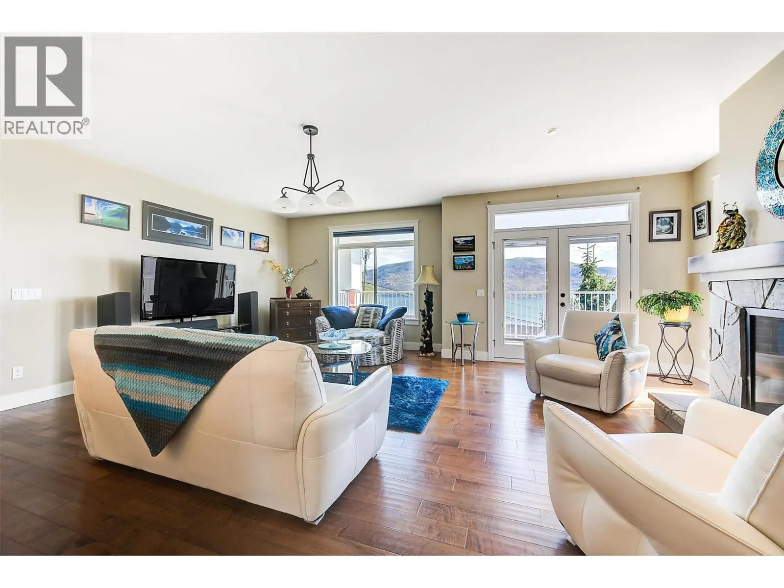 6148 Lipsett Avenue. Peachland, British Columbia
