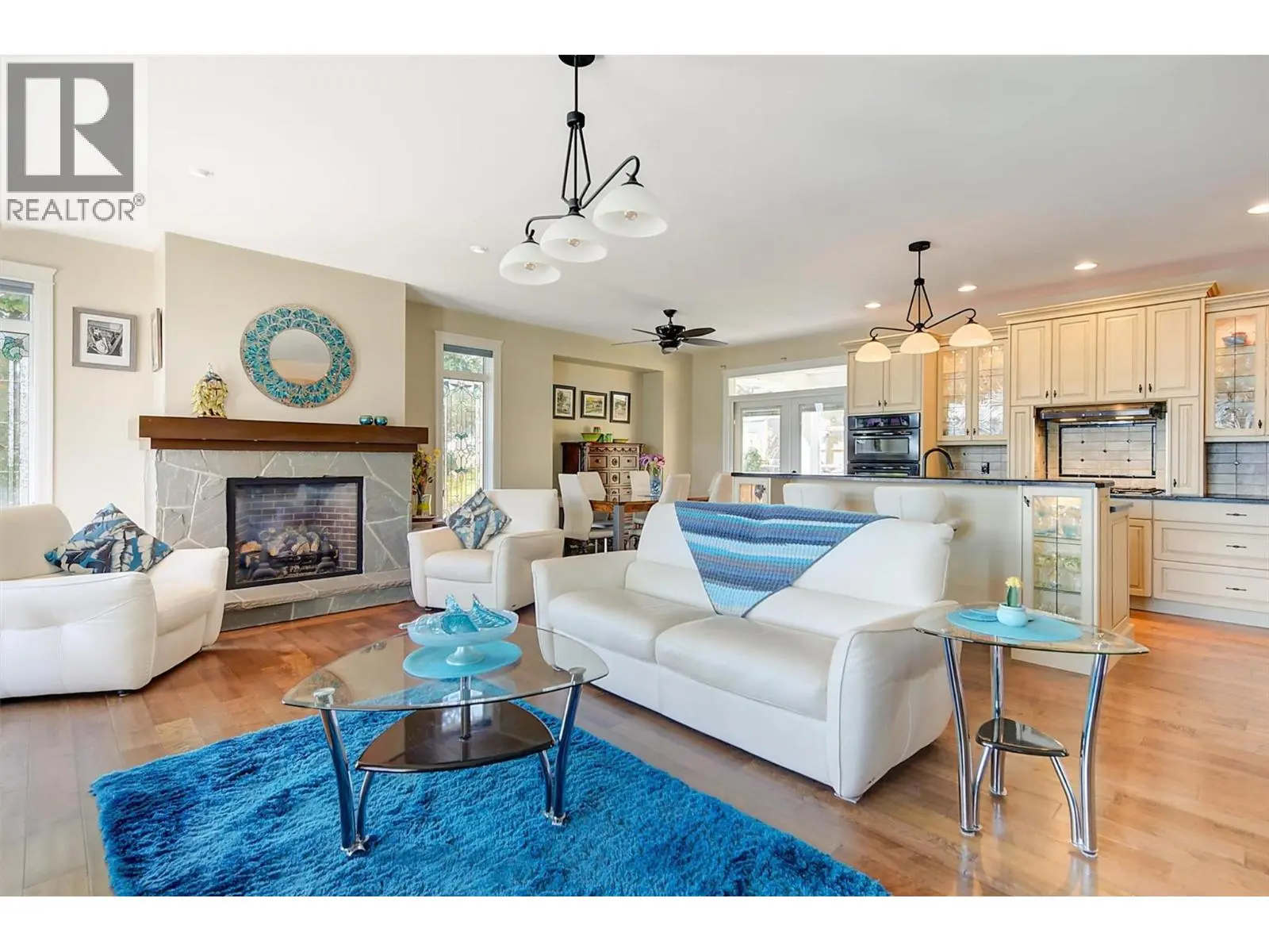 6148 Lipsett Avenue. Peachland, British Columbia