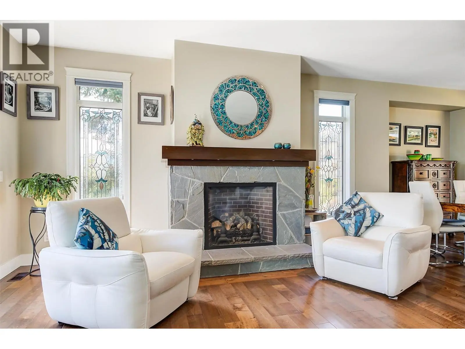 6148 Lipsett Avenue. Peachland, British Columbia