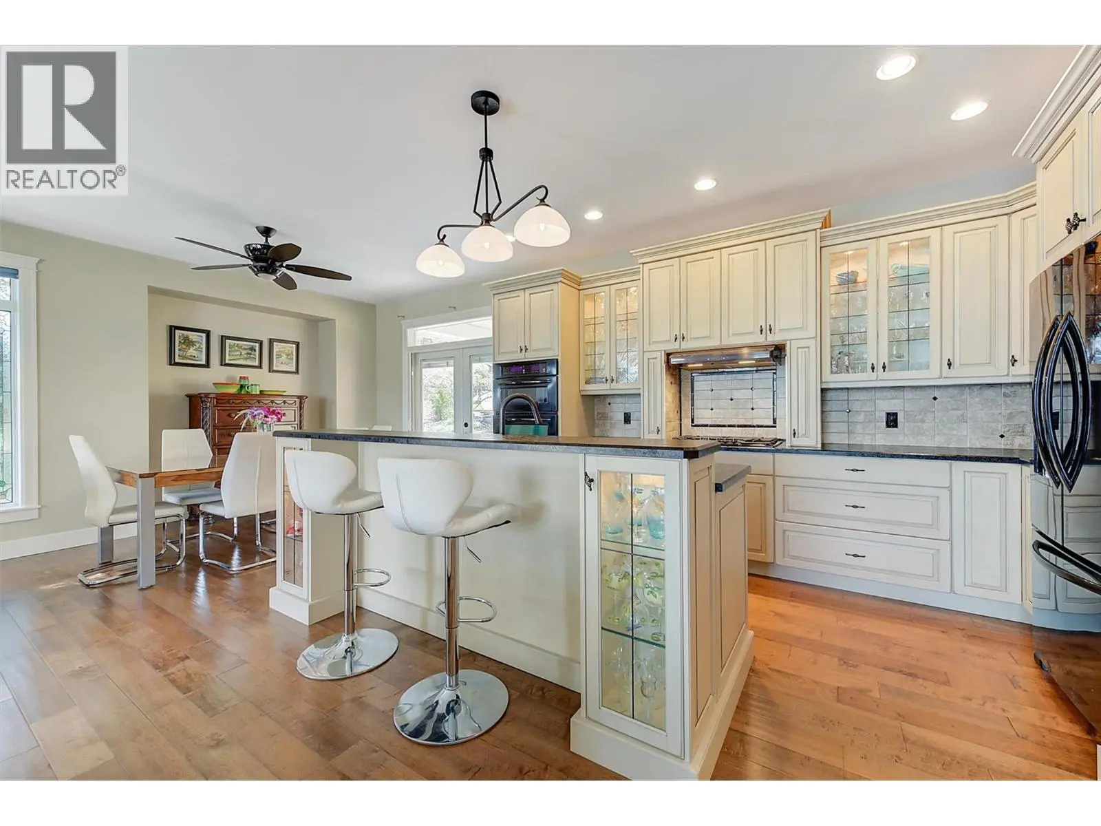 6148 Lipsett Avenue. Peachland, British Columbia