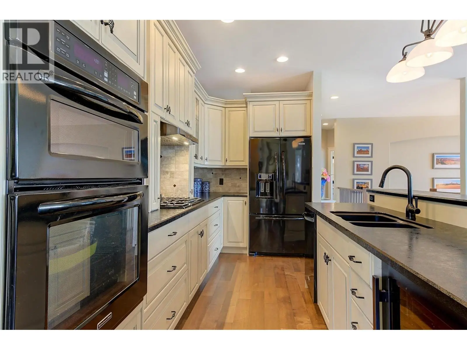 6148 Lipsett Avenue. Peachland, British Columbia