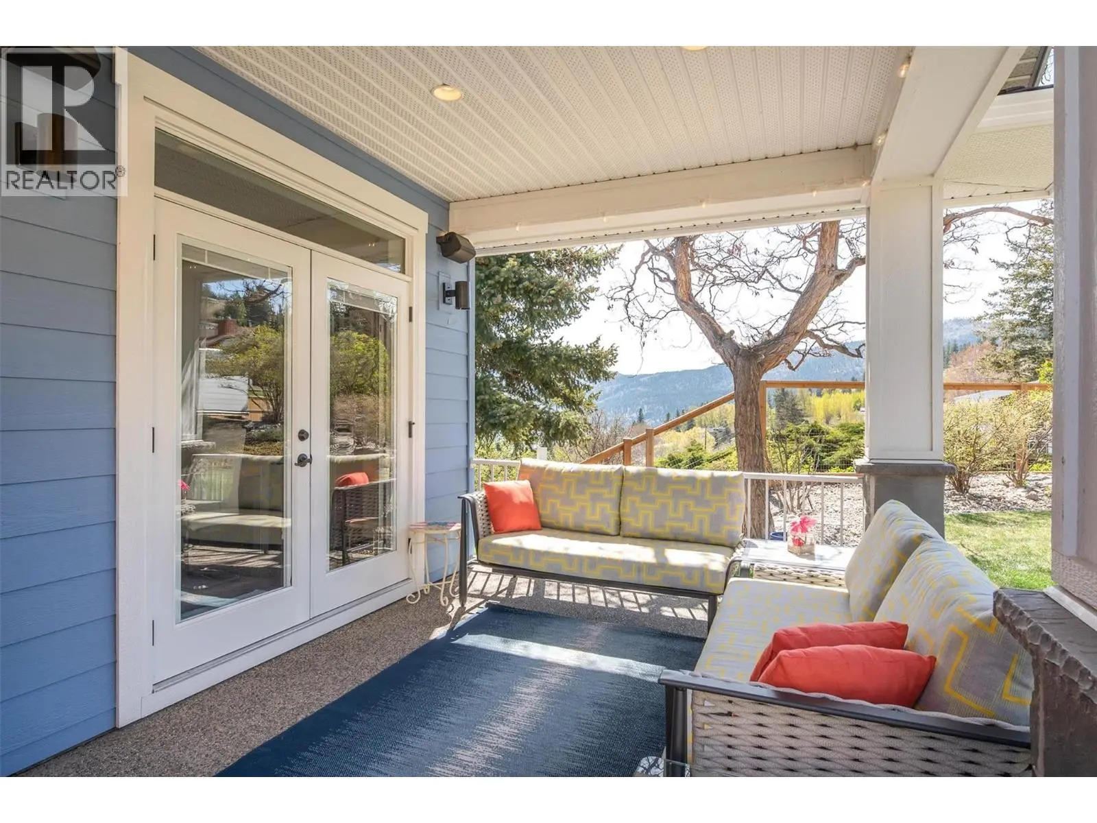 6148 Lipsett Avenue. Peachland, British Columbia