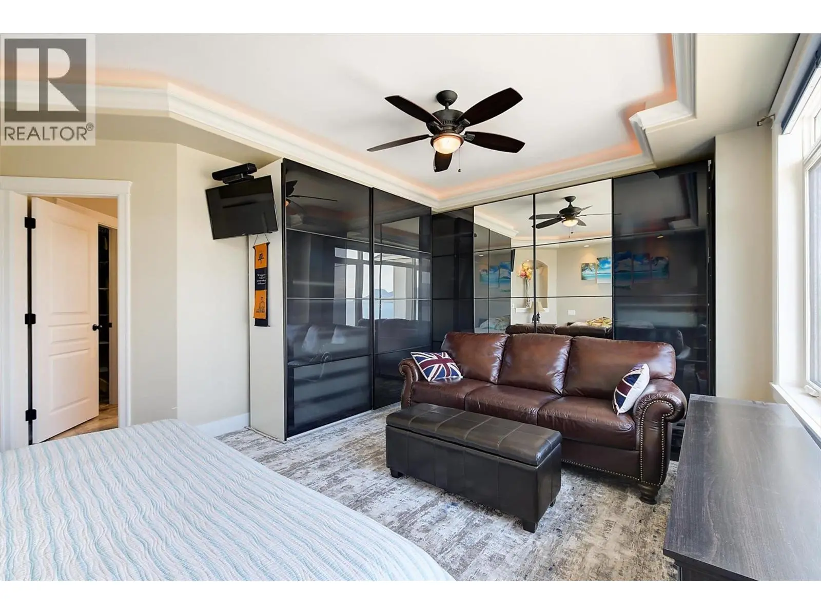 6148 Lipsett Avenue. Peachland, British Columbia