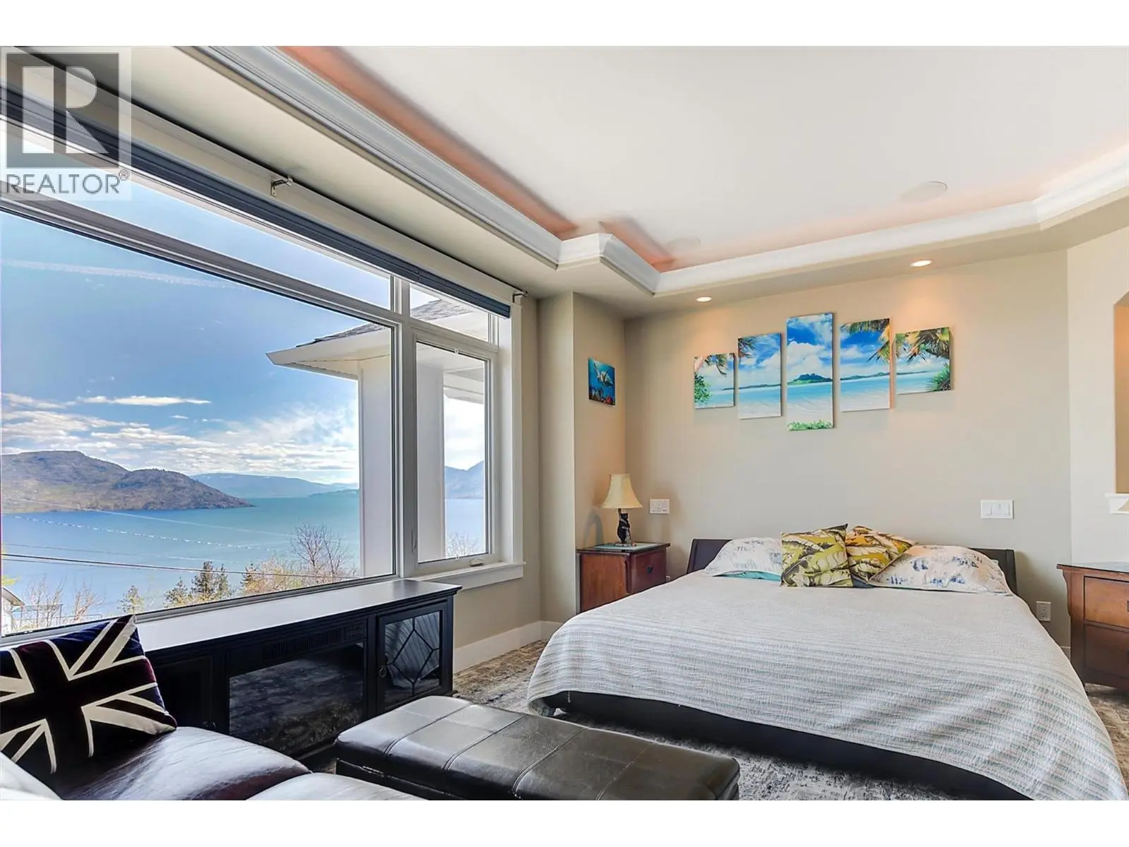 6148 Lipsett Avenue. Peachland, British Columbia