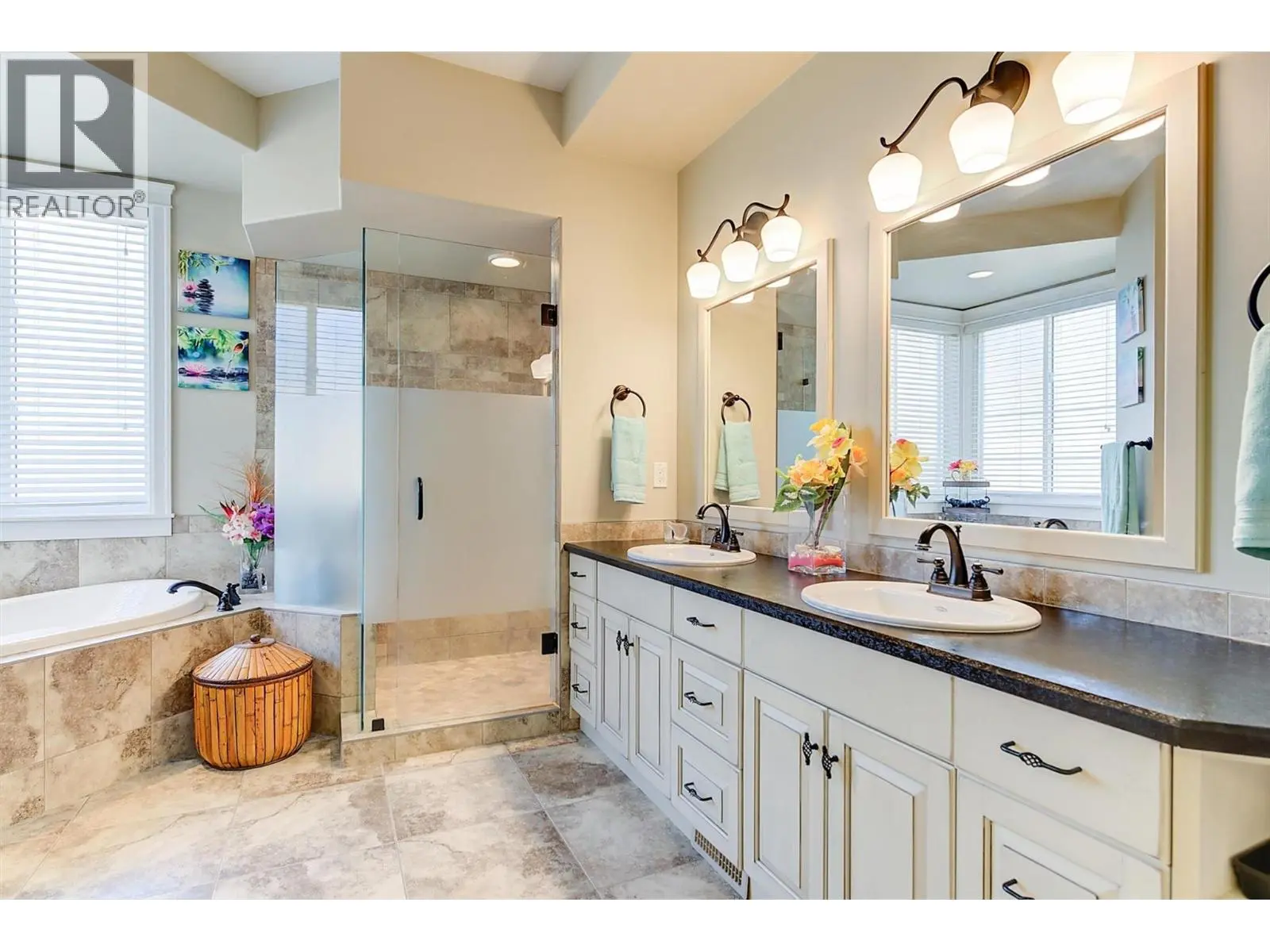6148 Lipsett Avenue. Peachland, British Columbia