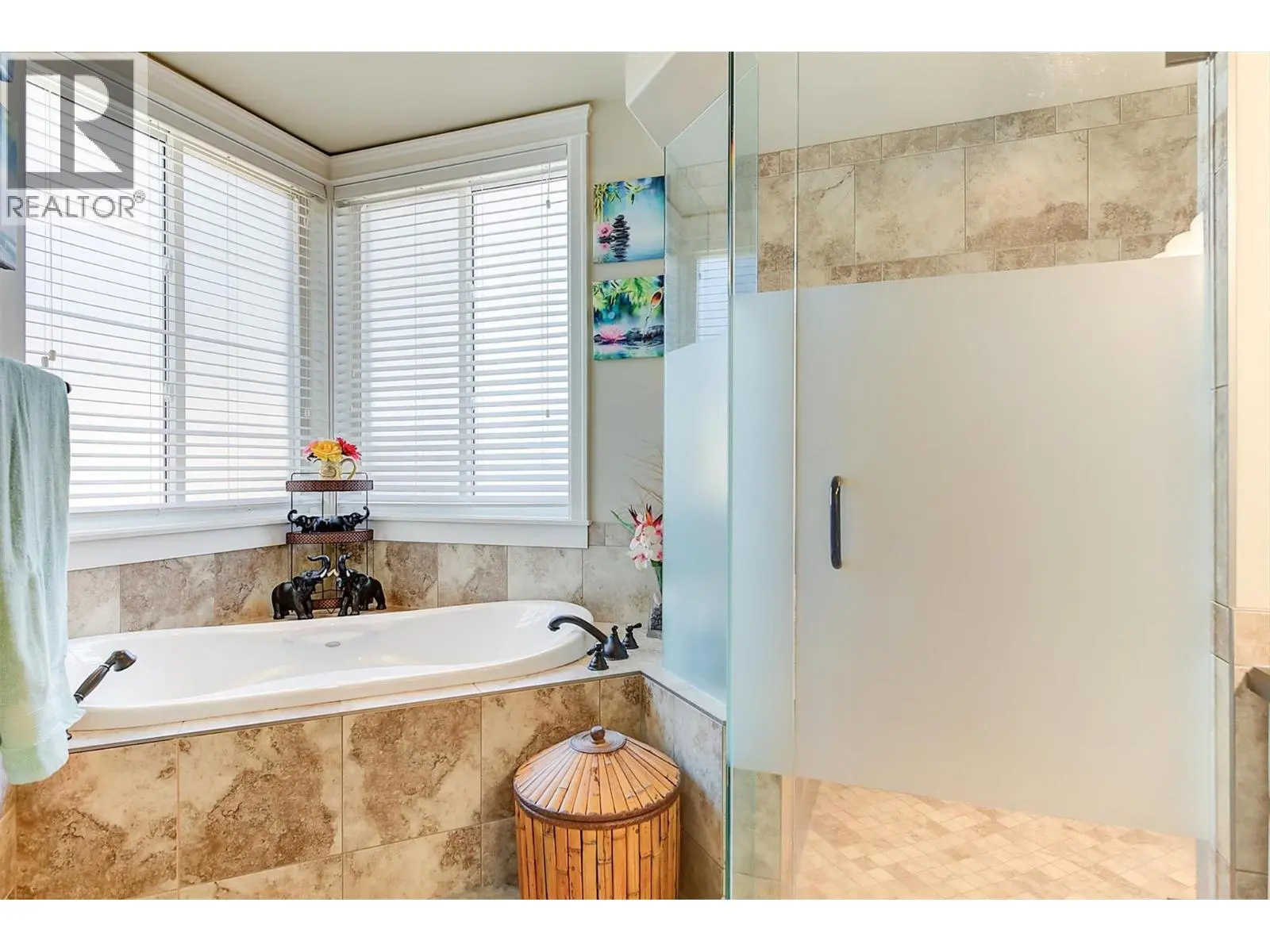 6148 Lipsett Avenue. Peachland, British Columbia