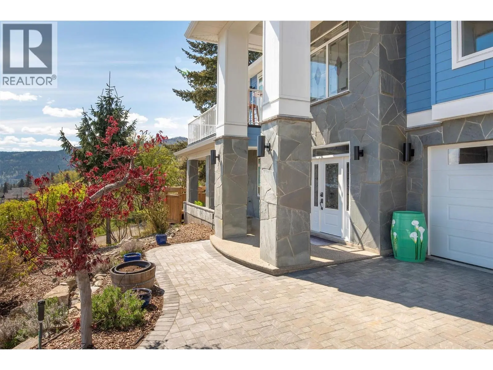 6148 Lipsett Avenue. Peachland, British Columbia