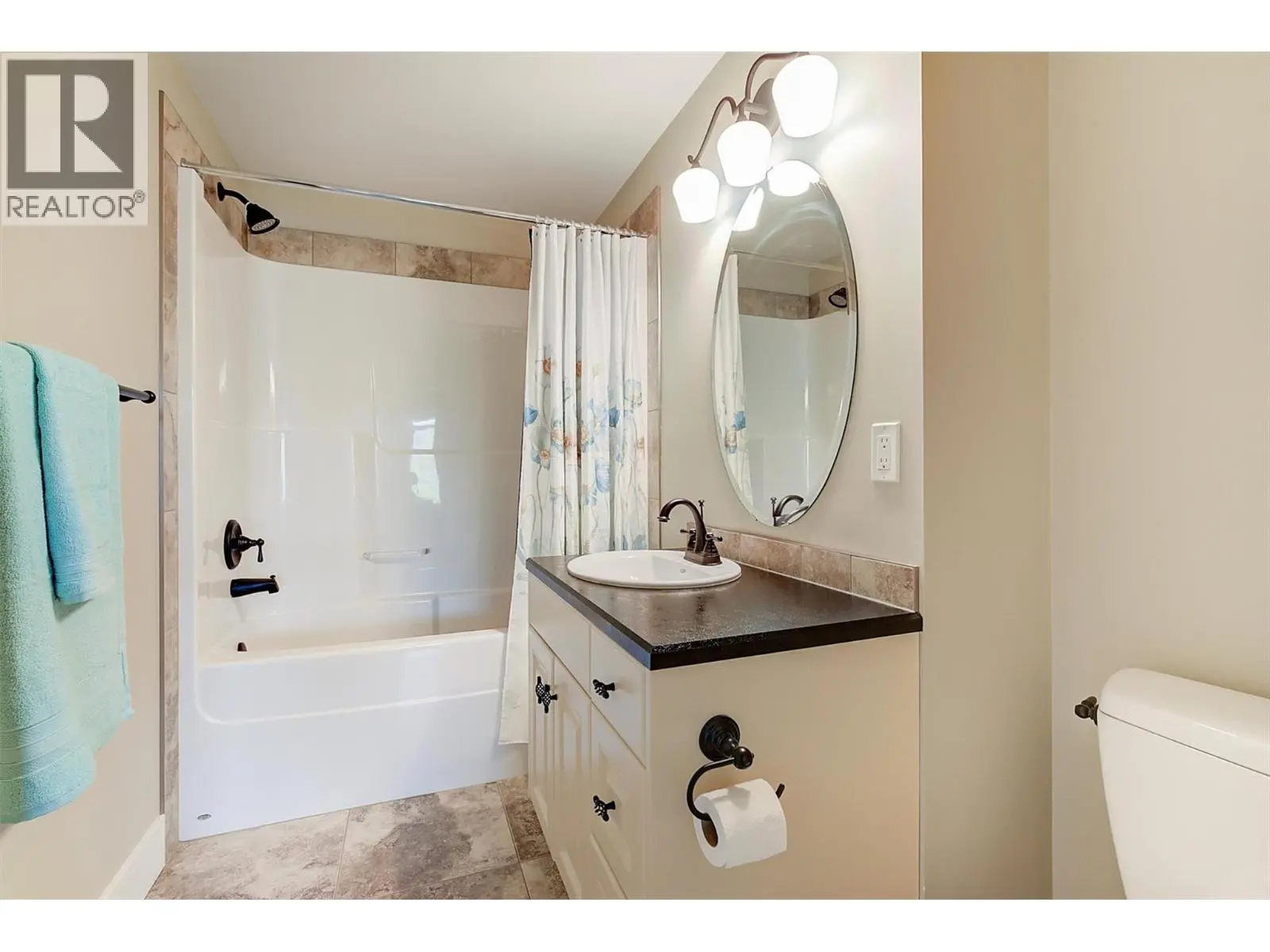 6148 Lipsett Avenue. Peachland, British Columbia