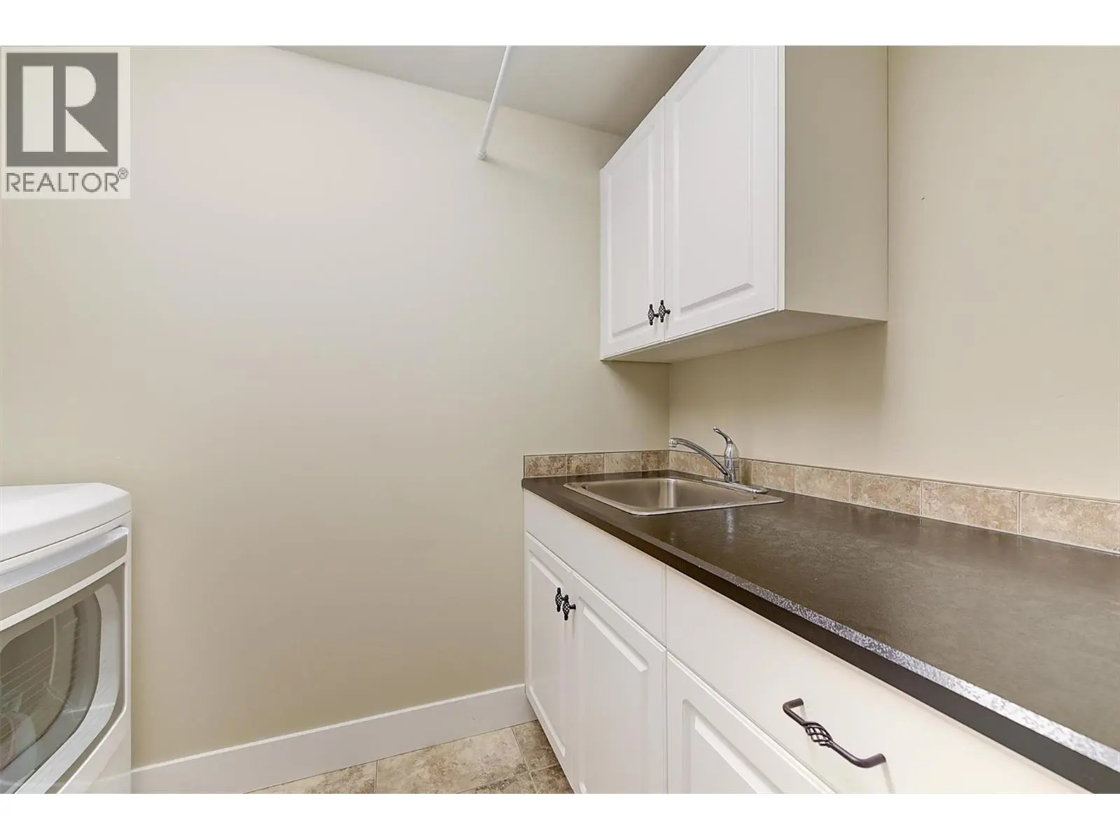 6148 Lipsett Avenue. Peachland, British Columbia
