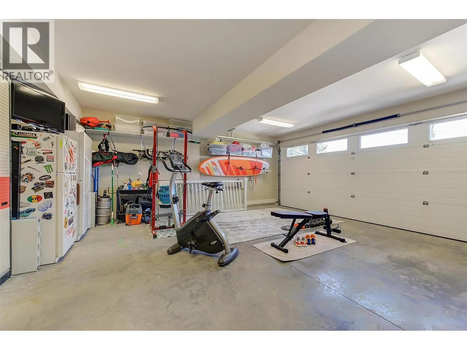 6148 Lipsett Avenue. Peachland, British Columbia
