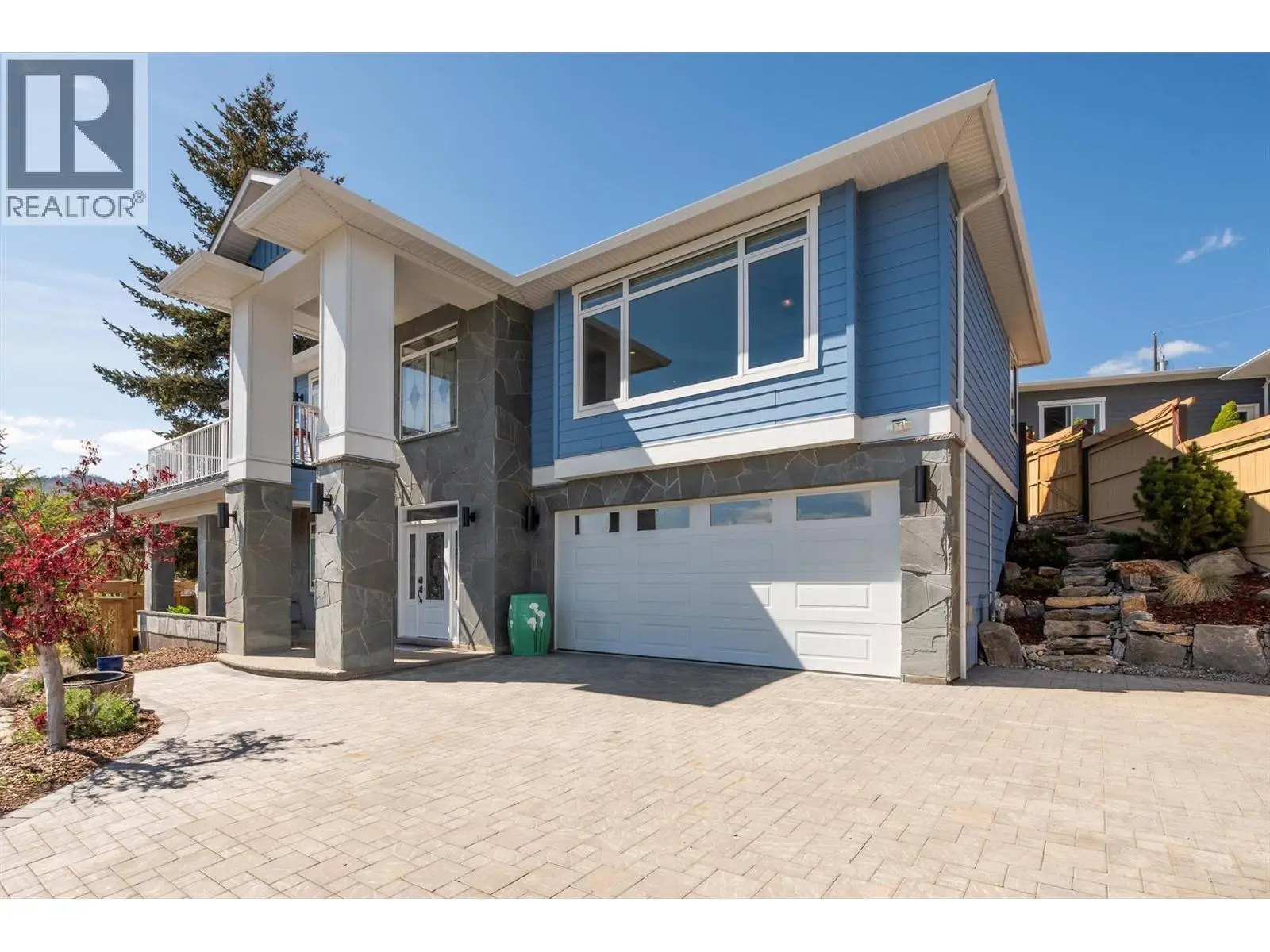 6148 Lipsett Avenue. Peachland, British Columbia