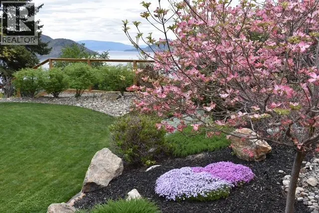 6148 Lipsett Avenue. Peachland, British Columbia