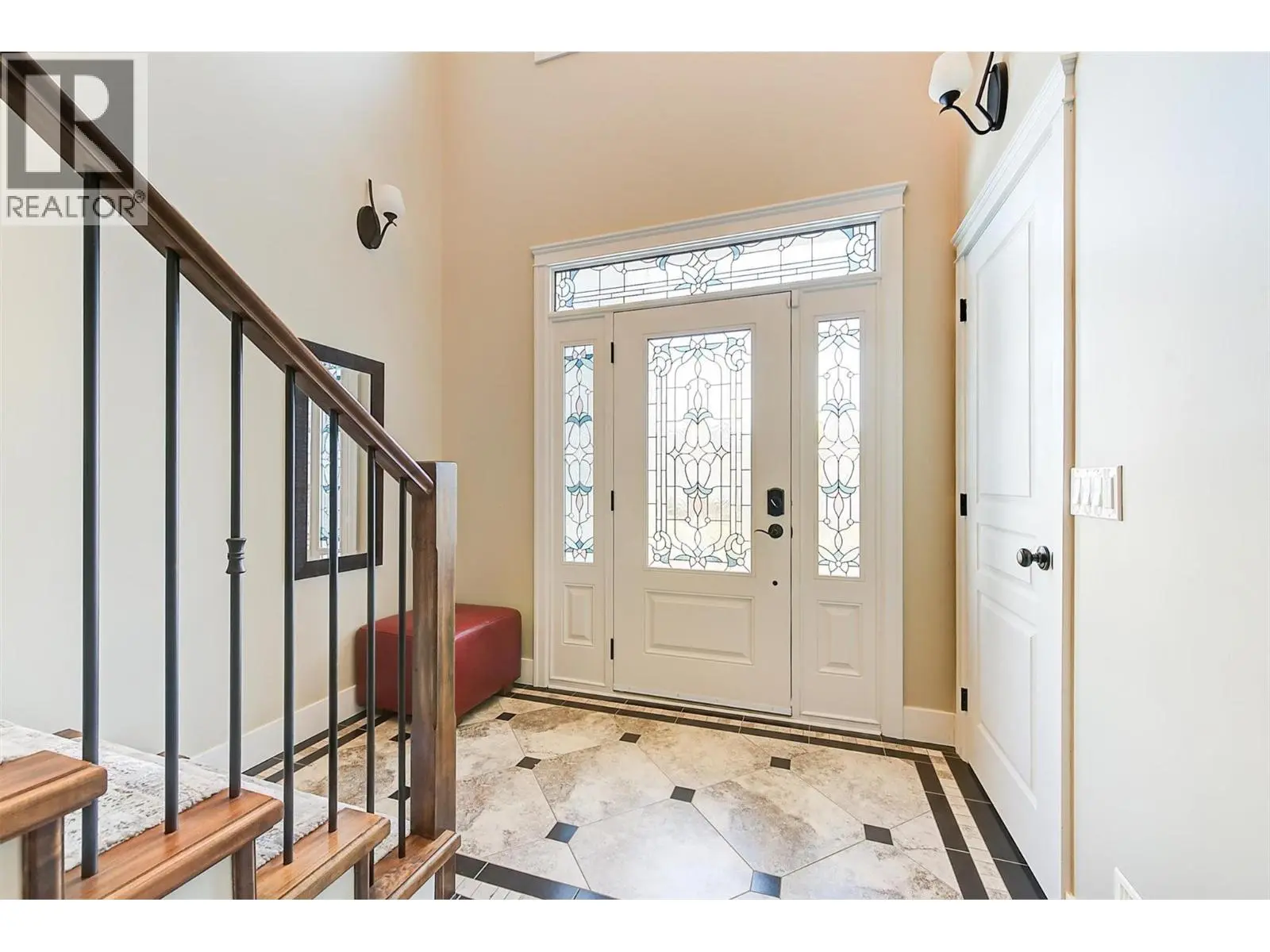 6148 Lipsett Avenue. Peachland, British Columbia