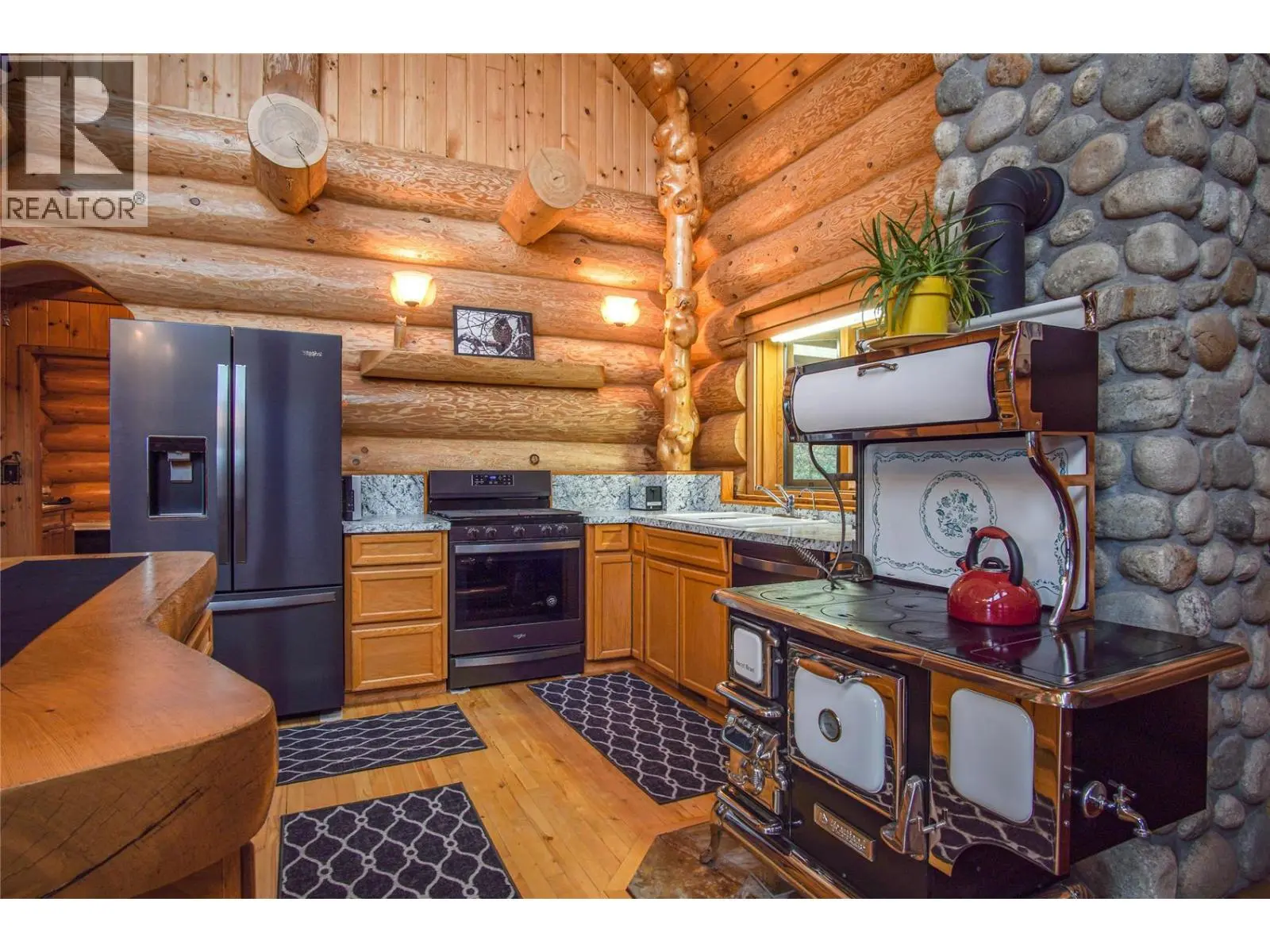 20 Valeview Road. Lumby, British Columbia