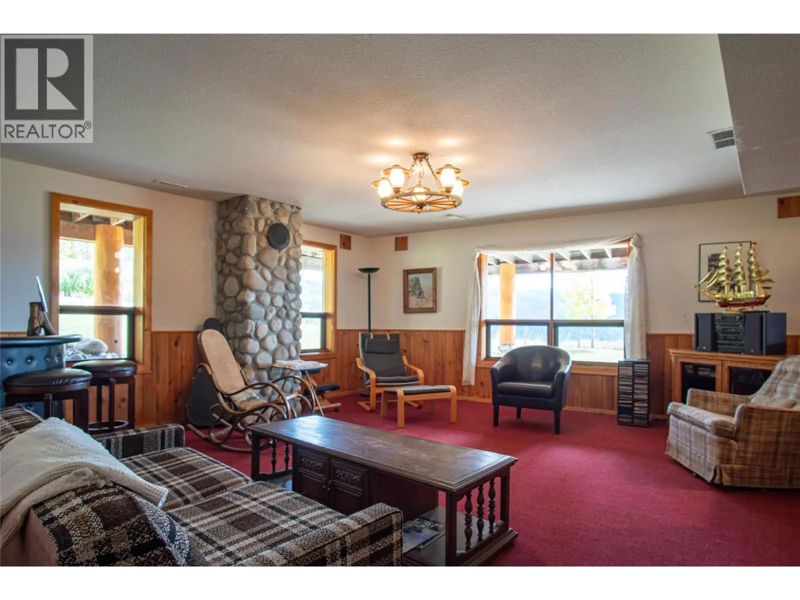 20 Valeview Road. Lumby, British Columbia