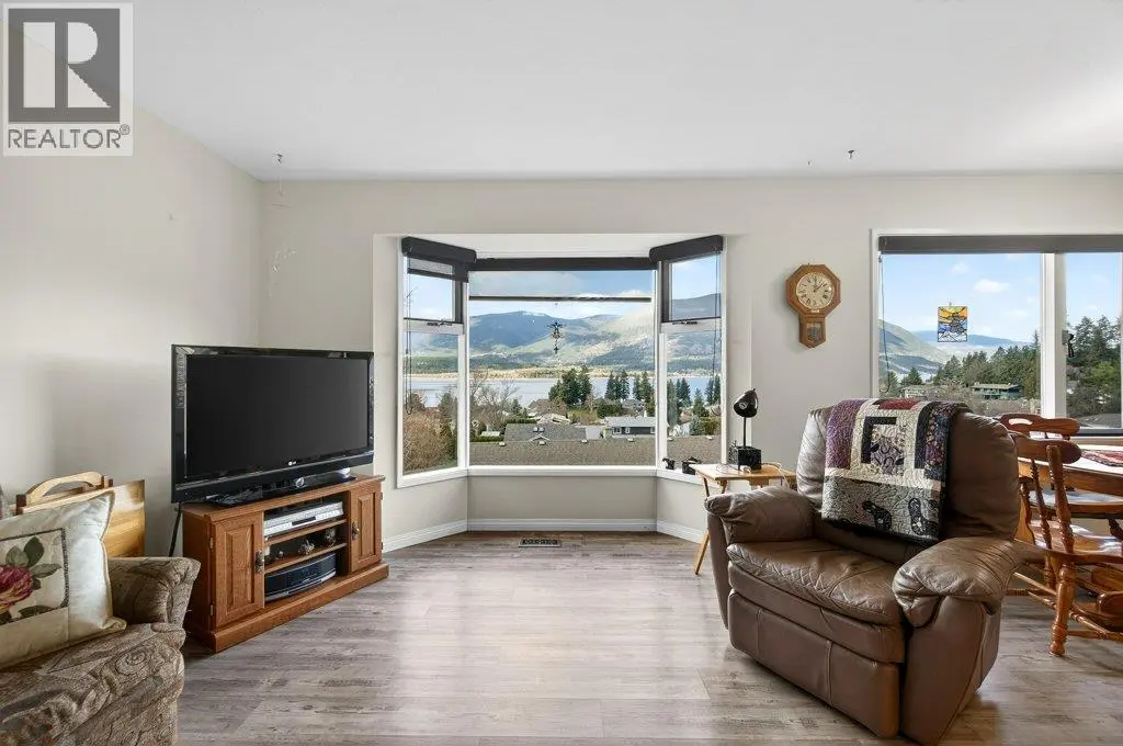 4751 Lakeshore Road Ne. Salmon Arm, British Columbia