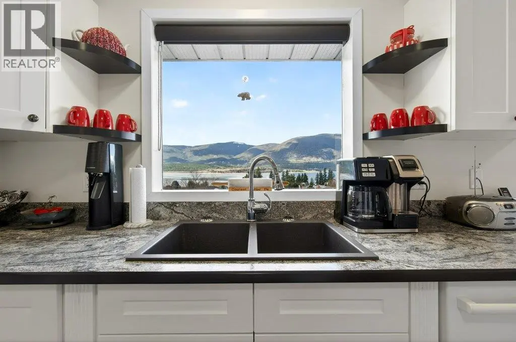 4751 Lakeshore Road Ne. Salmon Arm, British Columbia