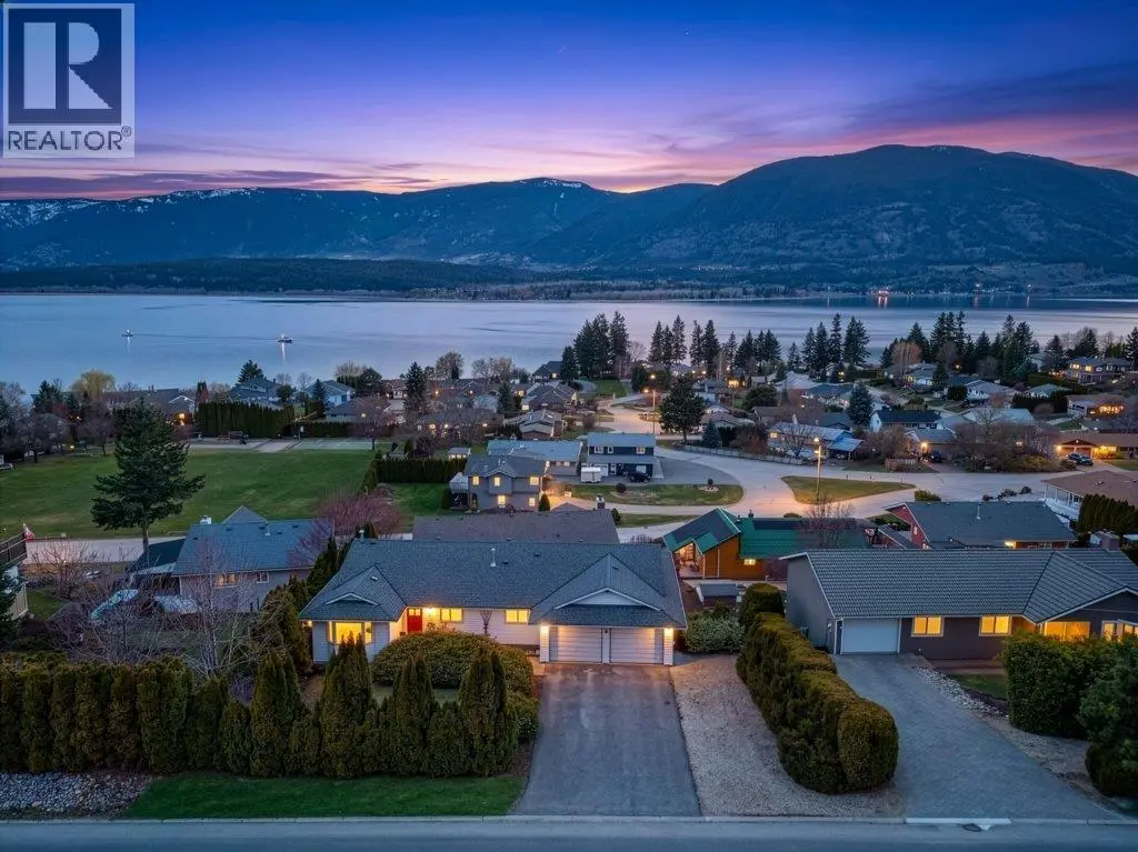 4751 Lakeshore Road Ne. Salmon Arm, British Columbia