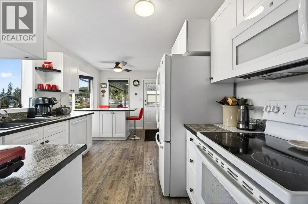 4751 Lakeshore Road Ne. Salmon Arm, British Columbia