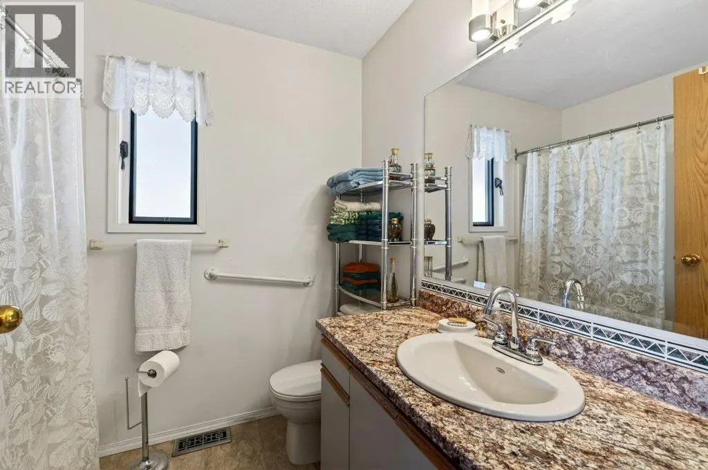 4751 Lakeshore Road Ne. Salmon Arm, British Columbia